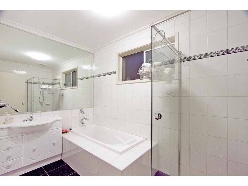 8 Ridge Road, Berwick VIC 3806