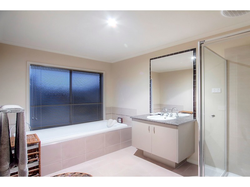 4 Tabak Court, Berwick VIC 3806