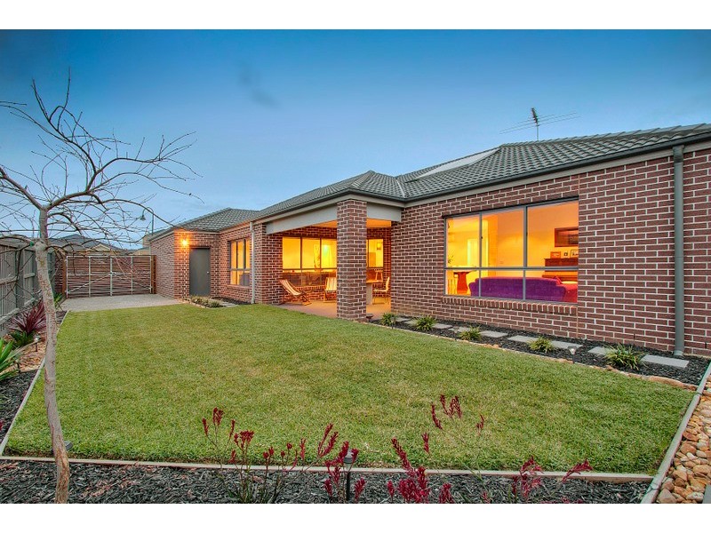 8 Florida Court, Berwick VIC 3806