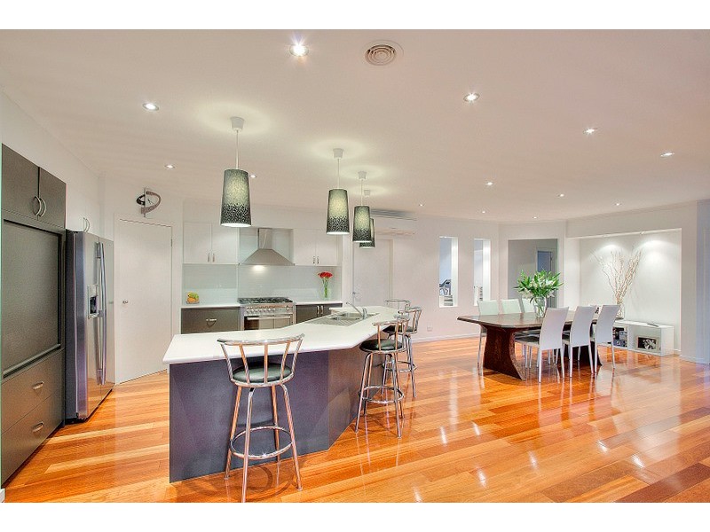 8 Florida Court, Berwick VIC 3806