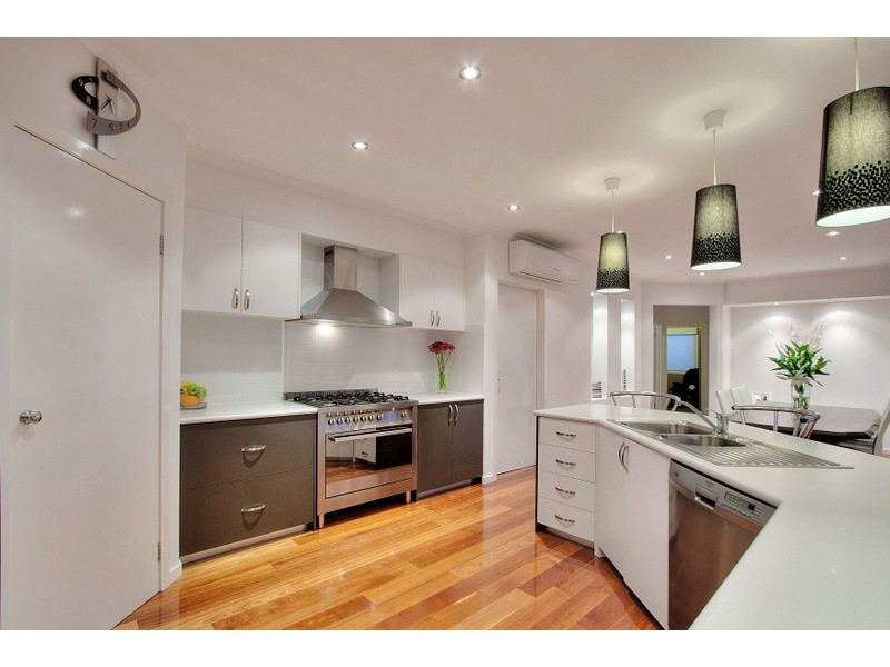 8 Florida Court, Berwick VIC 3806