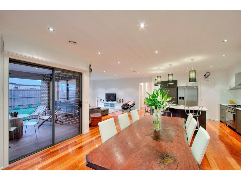 8 Florida Court, Berwick VIC 3806