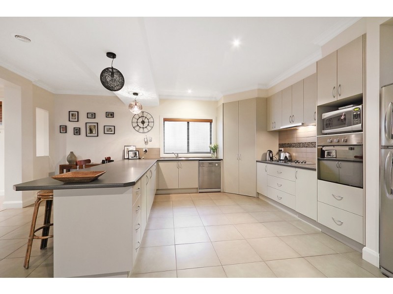 9 Jembecca Drive, Berwick VIC 3806