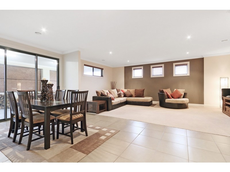 9 Jembecca Drive, Berwick VIC 3806