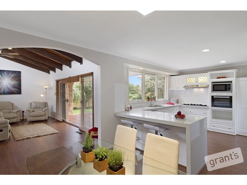 25 Bournevale Drive, Berwick VIC 3806