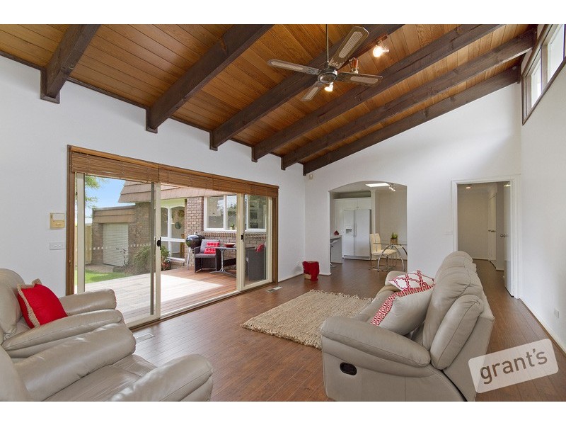 25 Bournevale Drive, Berwick VIC 3806