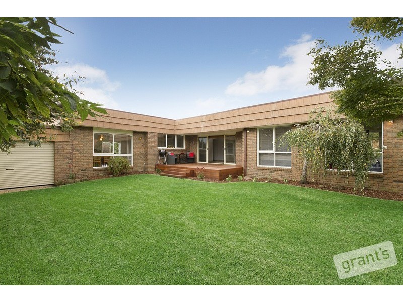 25 Bournevale Drive, Berwick VIC 3806