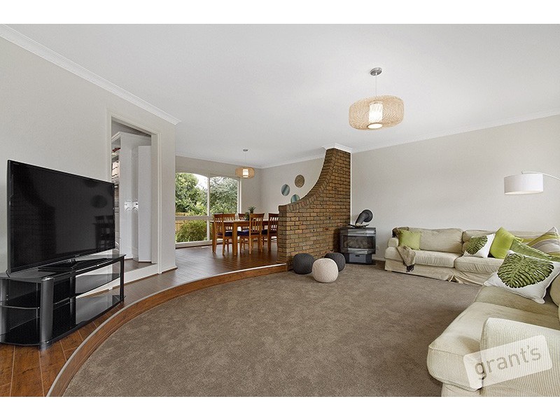 25 Bournevale Drive, Berwick VIC 3806