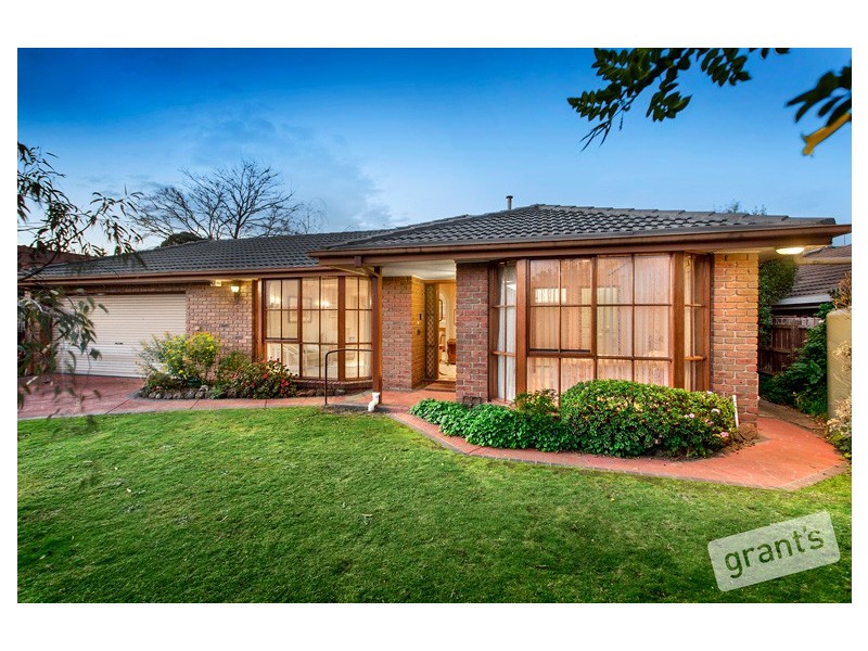 4 Escott Grove, Berwick VIC 3806