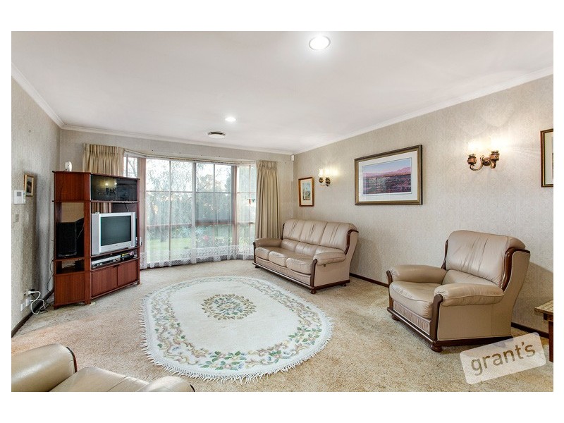 4 Escott Grove, Berwick VIC 3806