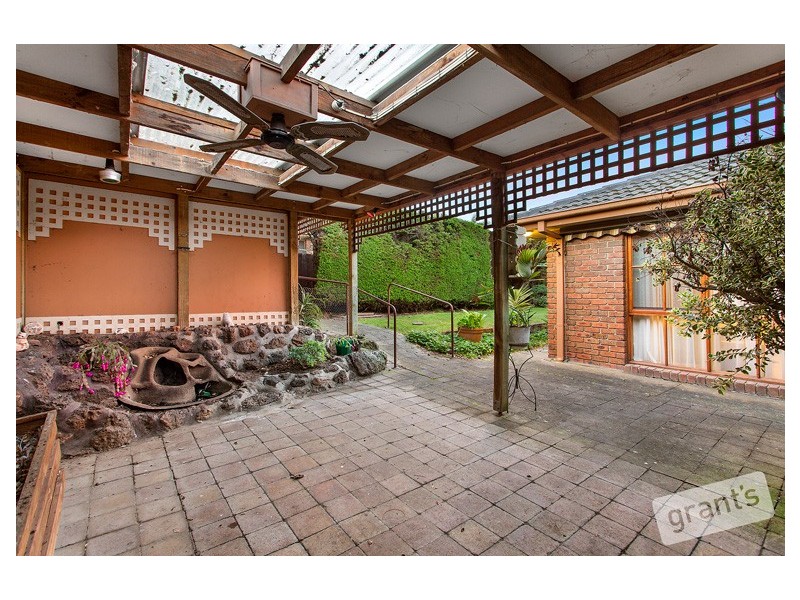 4 Escott Grove, Berwick VIC 3806