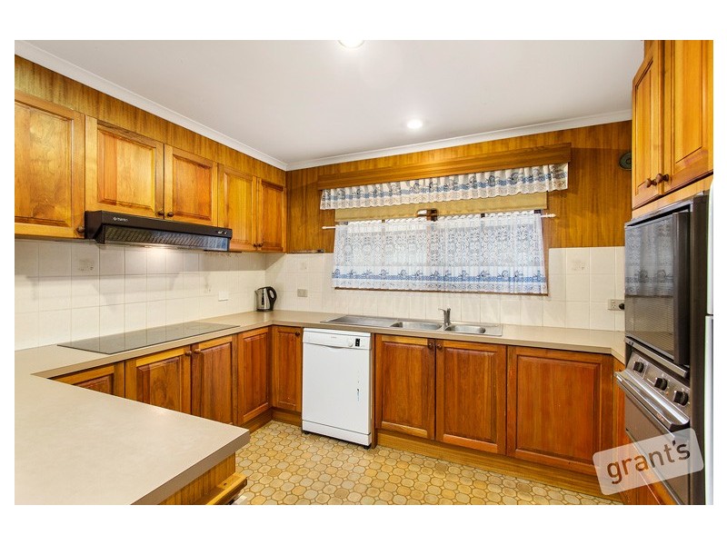 4 Escott Grove, Berwick VIC 3806