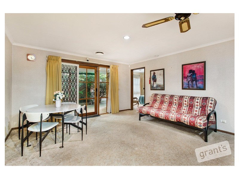 4 Escott Grove, Berwick VIC 3806