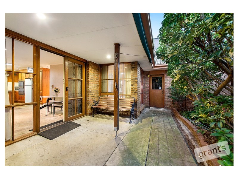 4 Escott Grove, Berwick VIC 3806