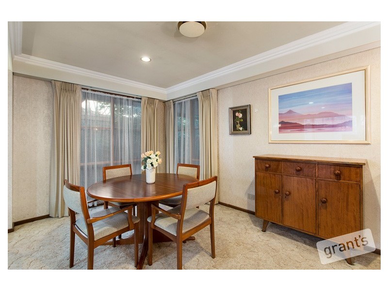 4 Escott Grove, Berwick VIC 3806