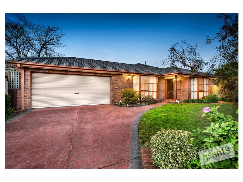 4 Escott Grove, Berwick VIC 3806