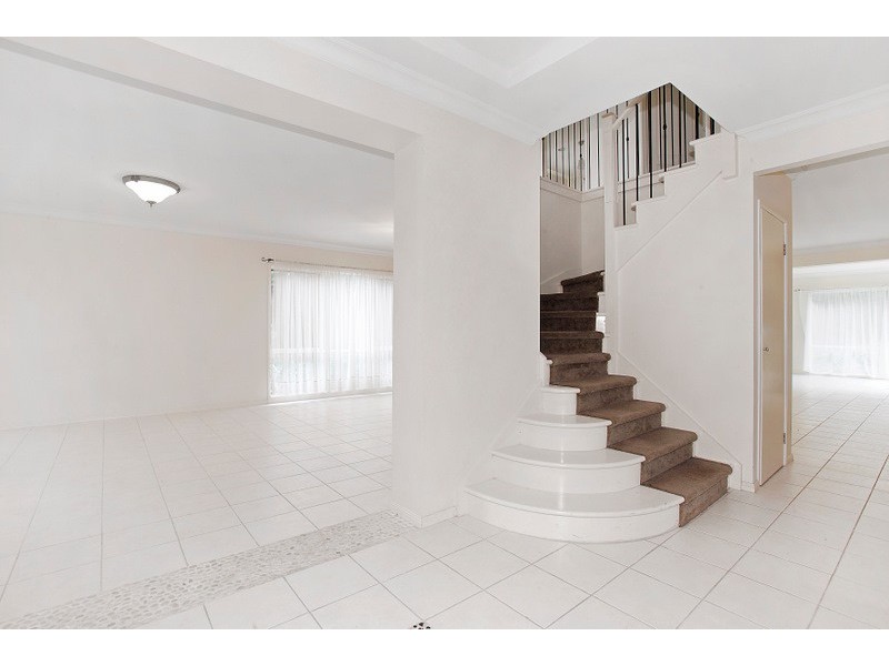 107 Berwick Springs Promenade, Narre Warren South VIC 3805