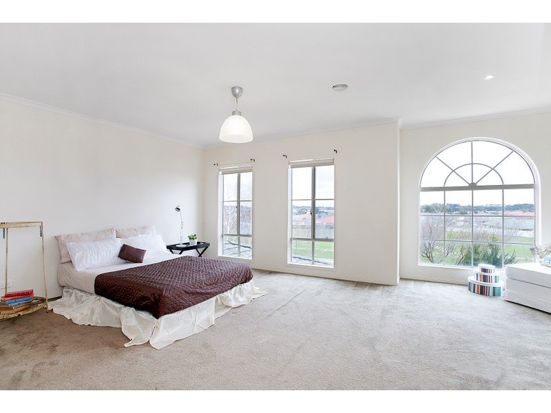 107 Berwick Springs Promenade, Narre Warren South VIC 3805