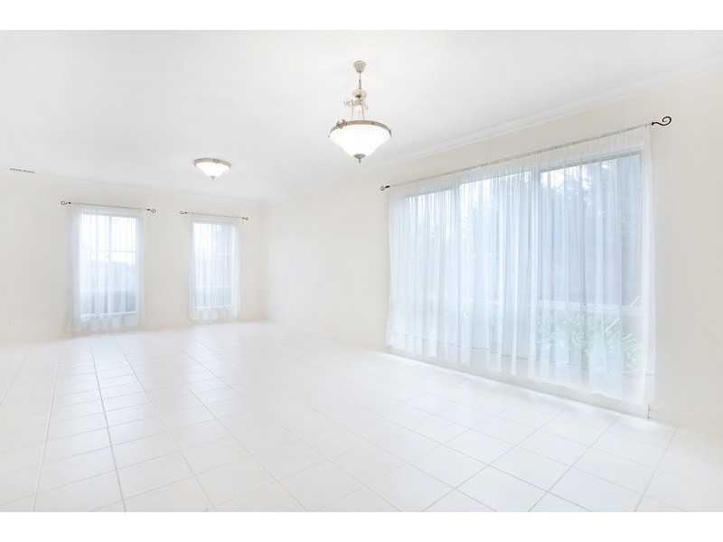 107 Berwick Springs Promenade, Narre Warren South VIC 3805