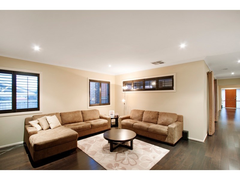 28 Vert Avenue, Narre Warren South VIC 3805