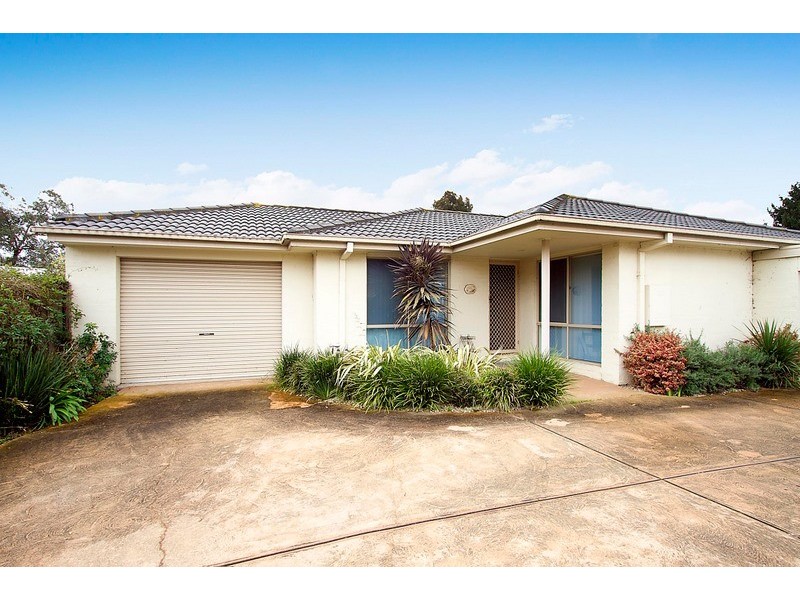 2/1 Bemersyde Drive, Berwick VIC 3806