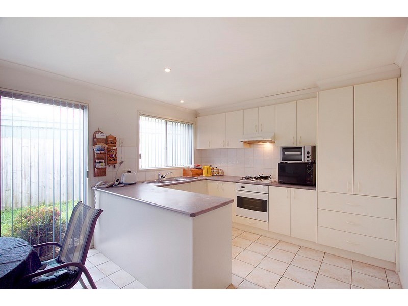 2/1 Bemersyde Drive, Berwick VIC 3806