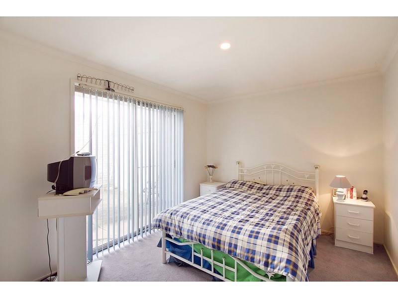 2/1 Bemersyde Drive, Berwick VIC 3806