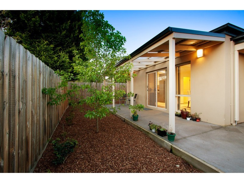 2/60 Mansfield Street, Berwick VIC 3806