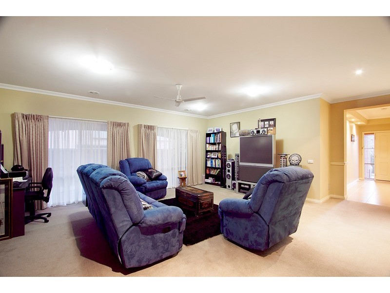 9 Sunhill Way, Berwick VIC 3806