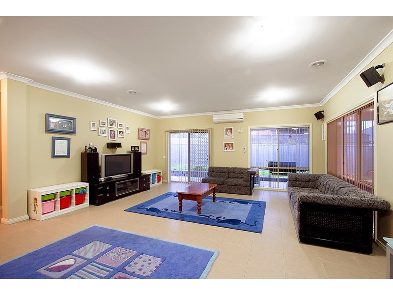 9 Sunhill Way, Berwick VIC 3806