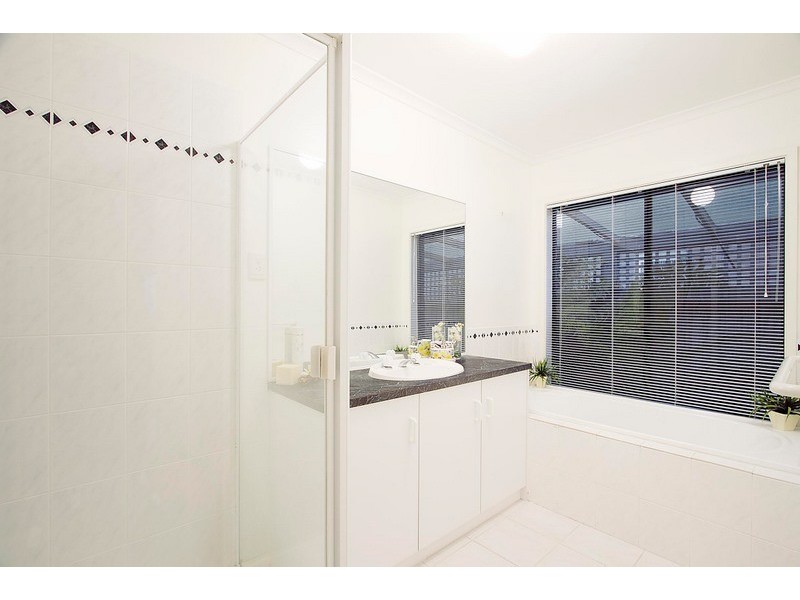 10 Demint Walk, Narre Warren South VIC 3805