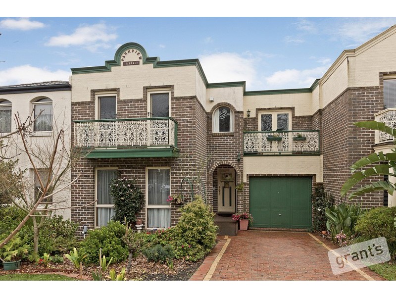 10 Tarrangower Place, Berwick VIC 3806