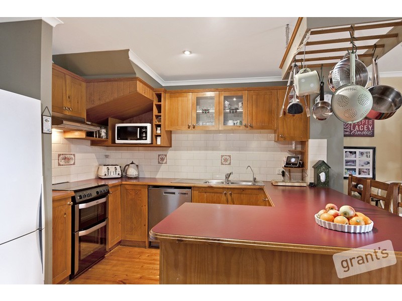 10 Tarrangower Place, Berwick VIC 3806