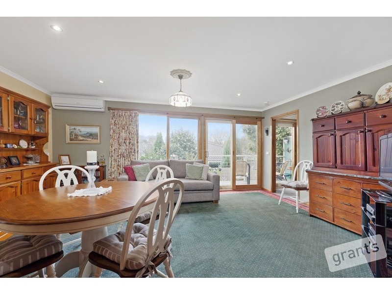 10 Tarrangower Place, Berwick VIC 3806