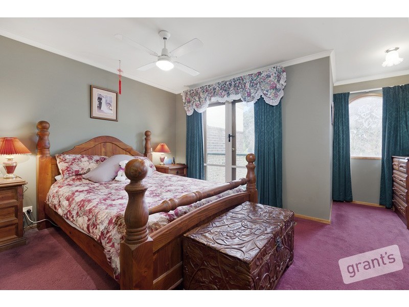 10 Tarrangower Place, Berwick VIC 3806