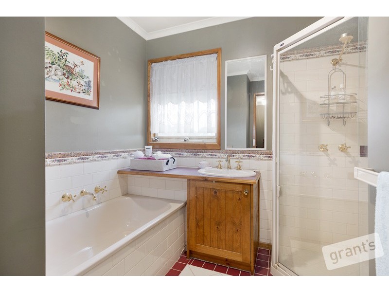 10 Tarrangower Place, Berwick VIC 3806