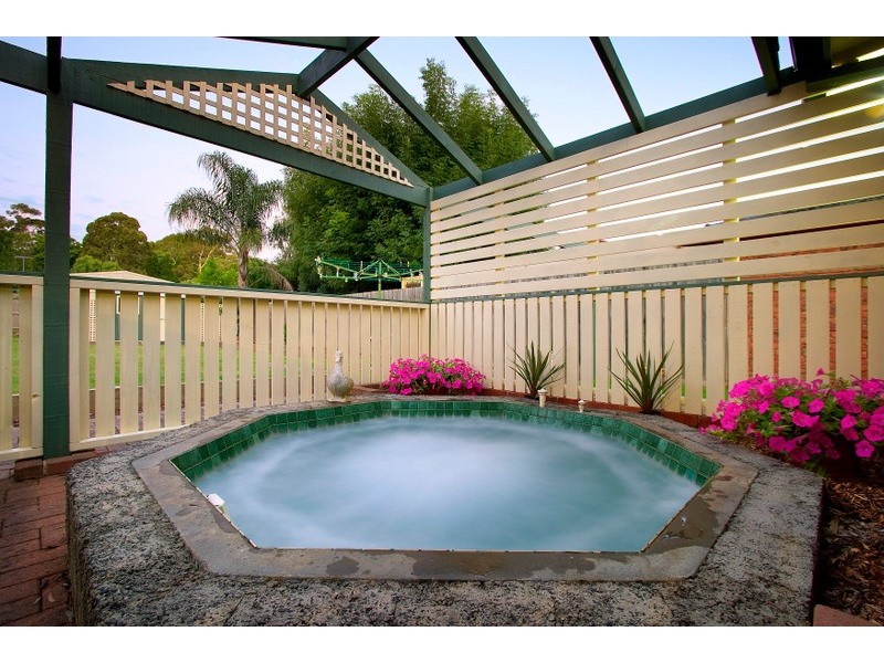 33 Scanlan Street, Berwick VIC 3806