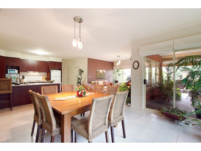 11 Lancaster Way, Beaconsfield VIC 3807