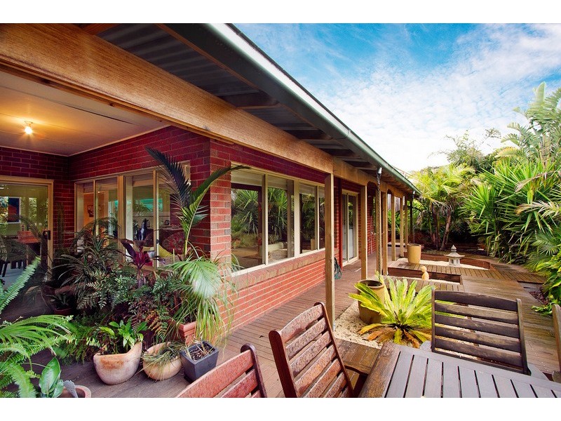 11 Lancaster Way, Beaconsfield VIC 3807