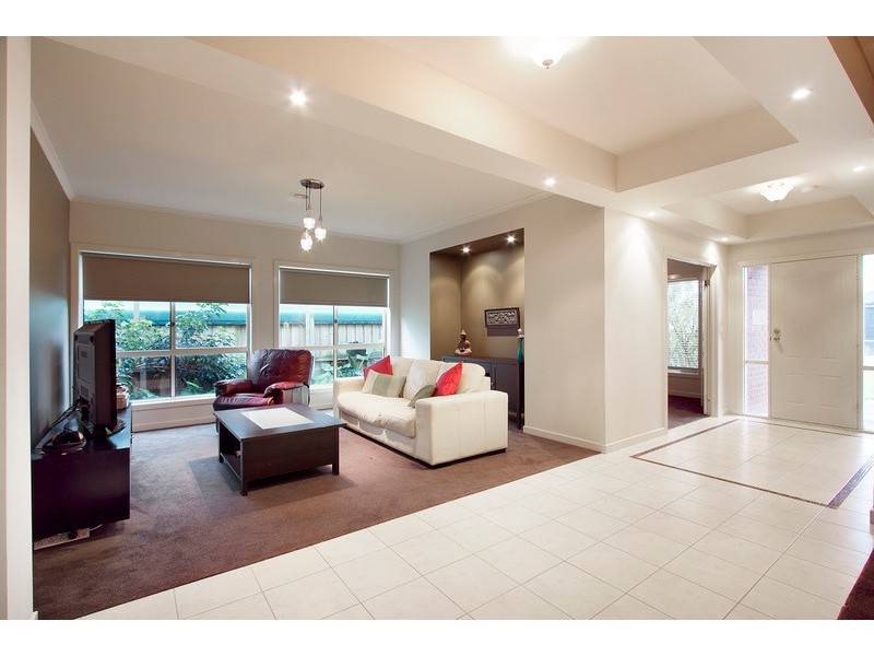 11 Lancaster Way, Beaconsfield VIC 3807