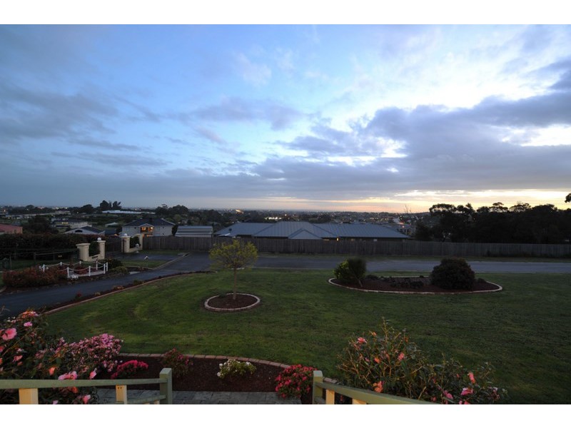 10 Dell View Close, Narre Warren North VIC 3804