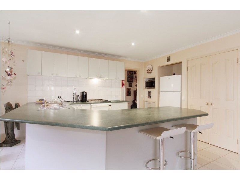 128 Bemersyde Drive, Berwick VIC 3806