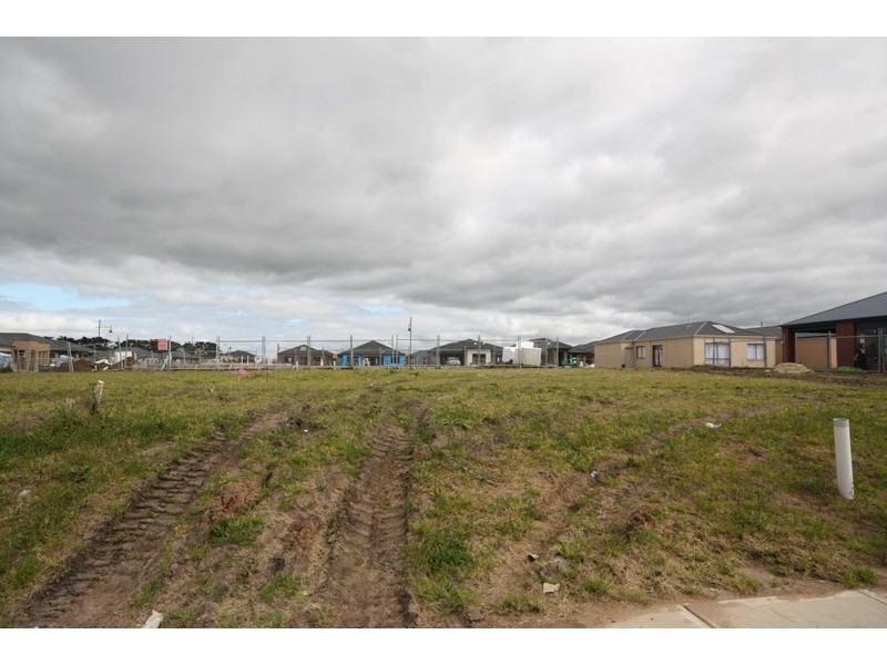 Lot 1002 (13) Cerbera Bend, Cranbourne North VIC 3977