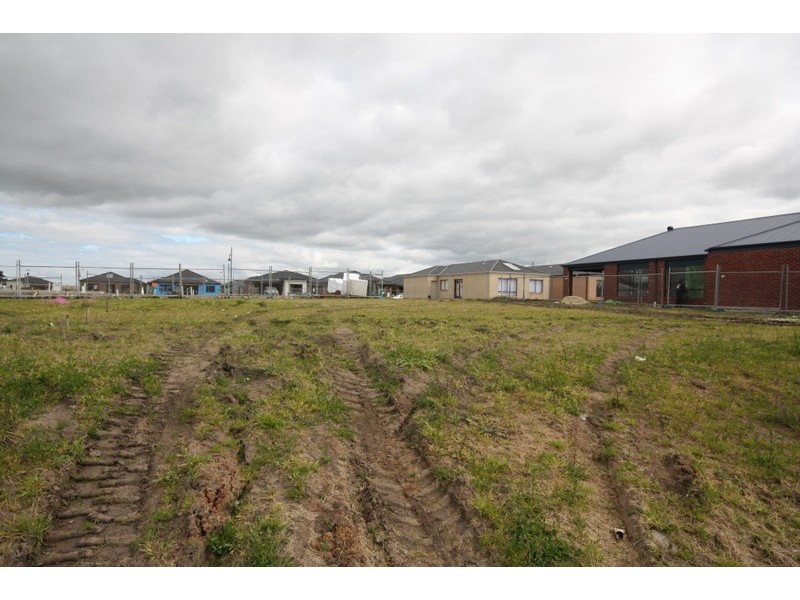Lot 1002 (13) Cerbera Bend, Cranbourne North VIC 3977