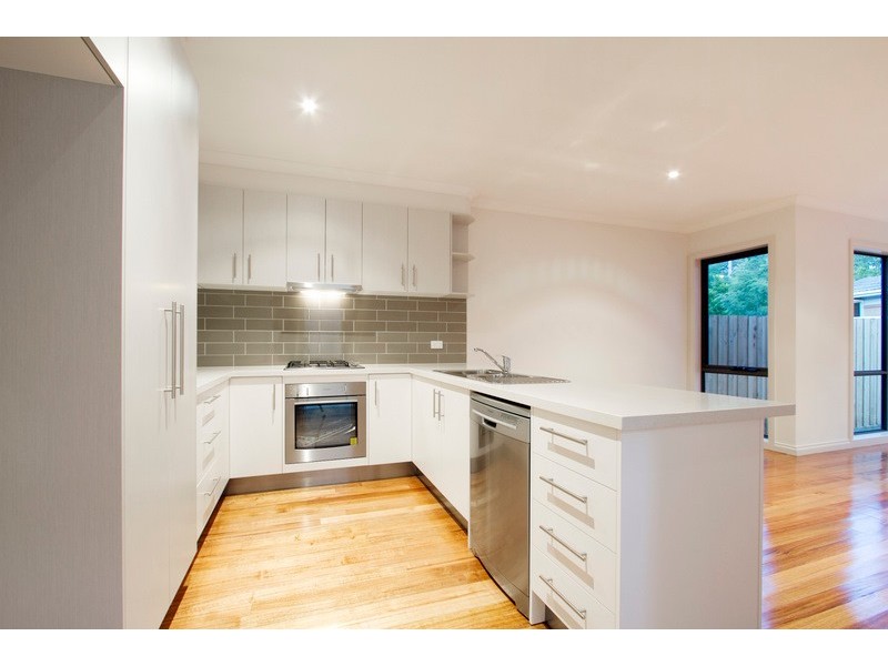 2/9 Gardiner Street, Berwick VIC 3806