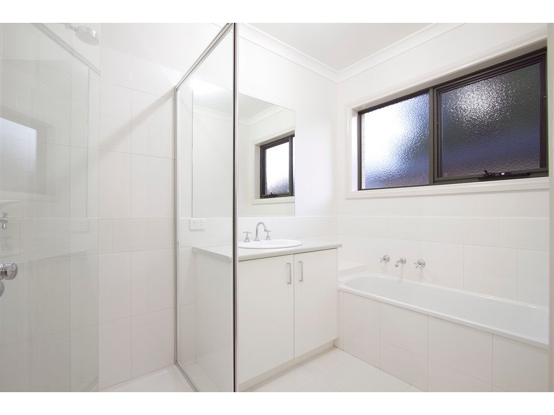 2/9 Gardiner Street, Berwick VIC 3806