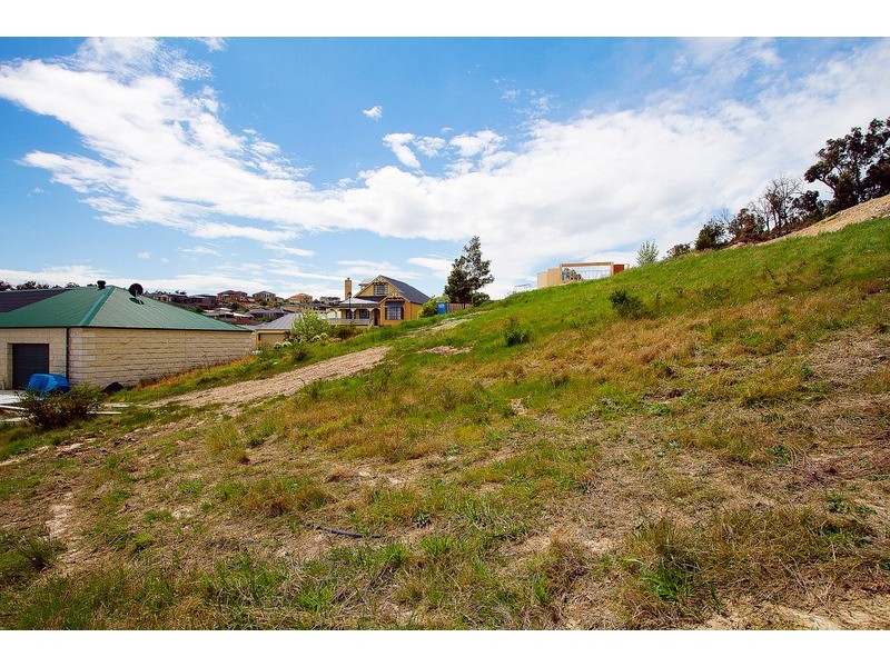4 Crestview Drive, Beaconsfield VIC 3807