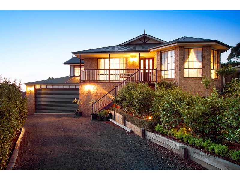 9 McCaffrey Rise, Pakenham VIC 3810