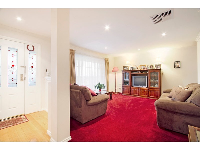 9 McCaffrey Rise, Pakenham VIC 3810