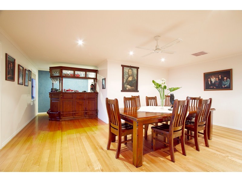 9 McCaffrey Rise, Pakenham VIC 3810